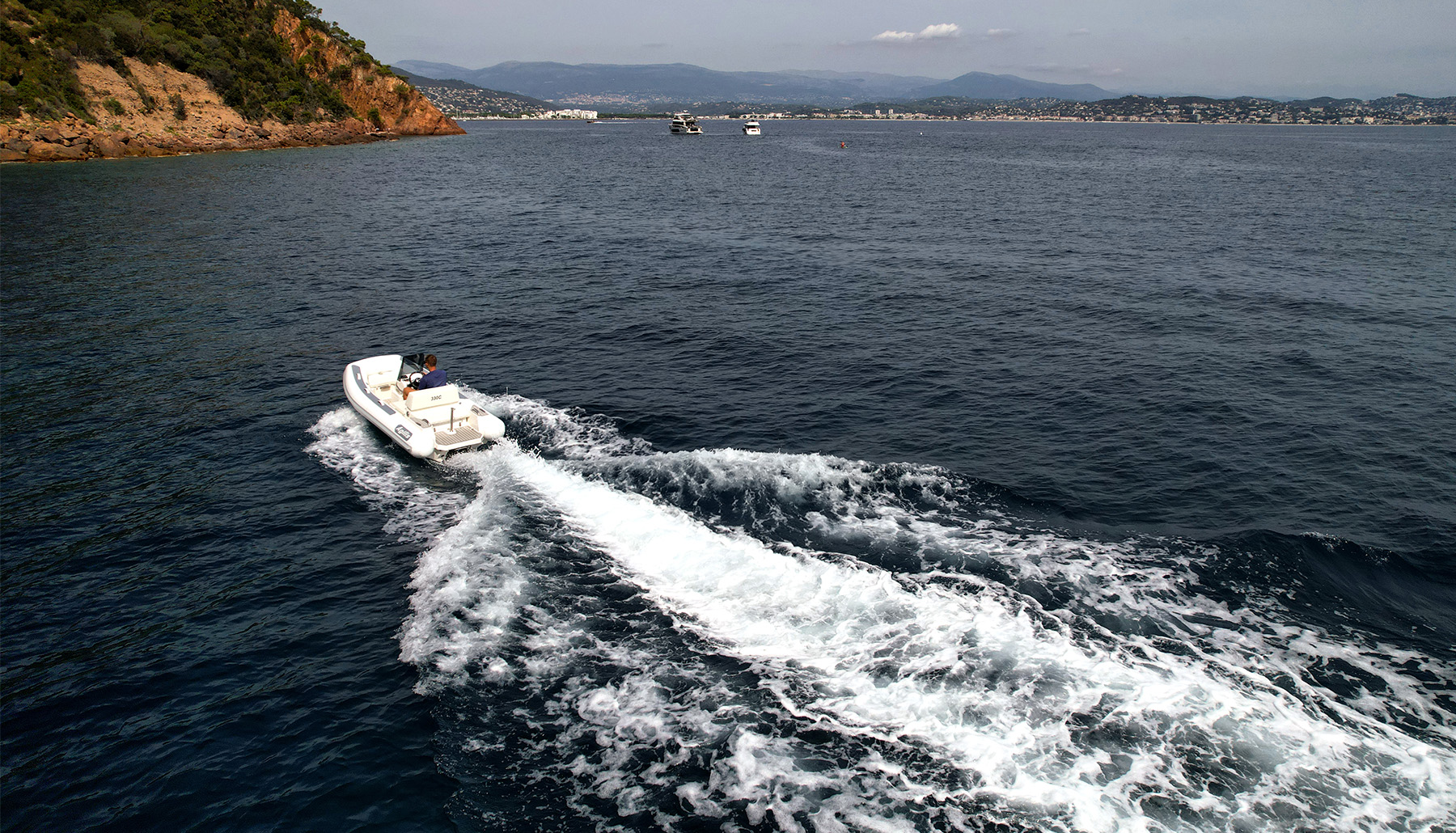 Agilis 330 - rib with water propulsion system