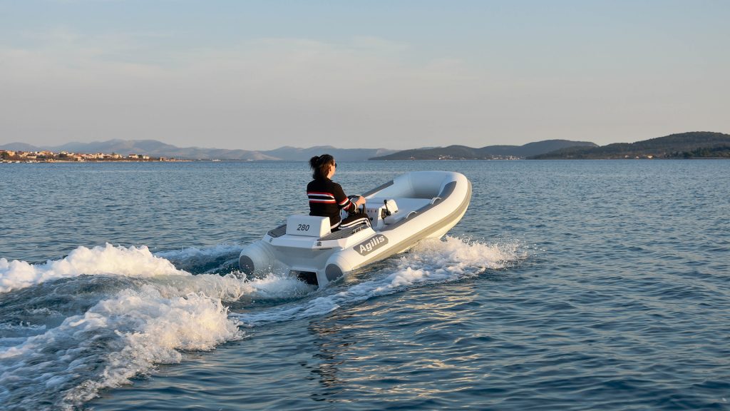 Agilis 280 - tender for yacht