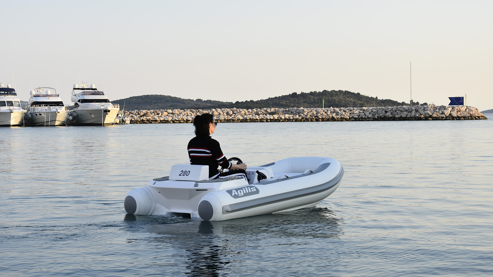 Agilis 280 - Luxury small boat for great adventures